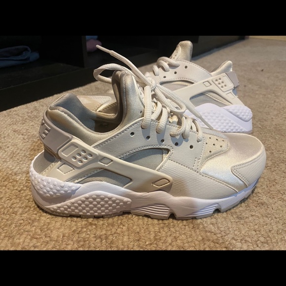 Women’s Nike Huaraches. Size 6.5. Cream/off white. - Picture 2 of 8